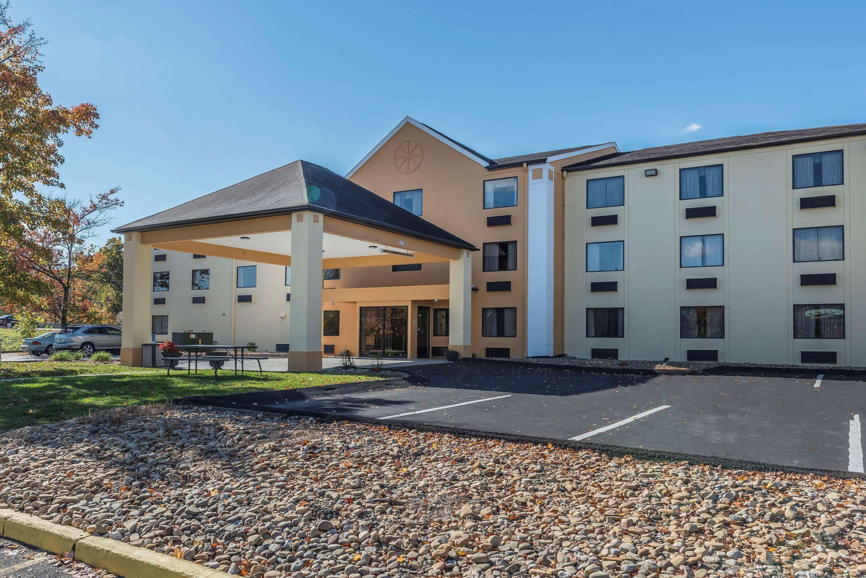 Hotel Quality & Harmarville